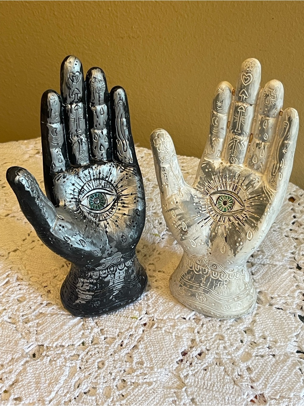 Decorative Hand Palm Statues with All-Seeing Eye — Black & Cream Halloween